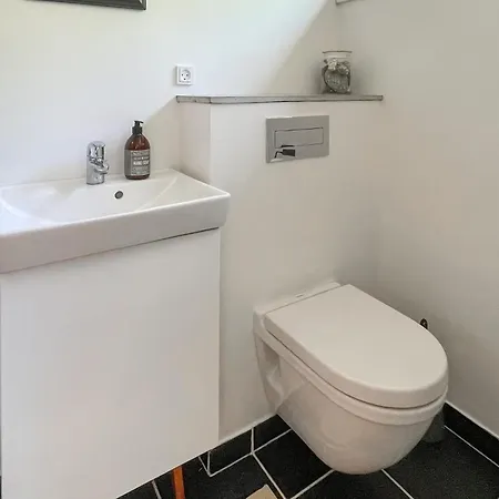 度假居 4 Bedroom Awesome In Sjaellands Odde Yderby